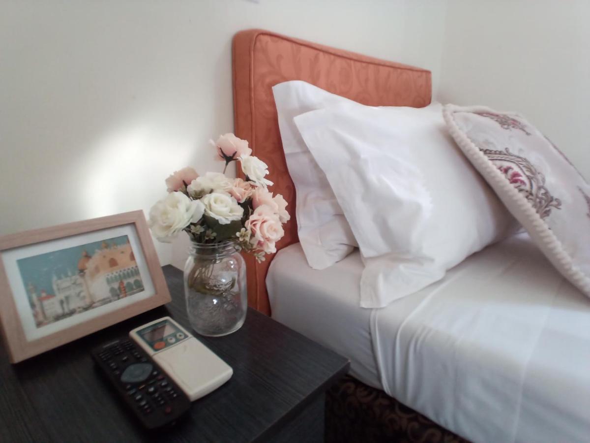 Alveare Bed & Breakfast Rome Bagian luar foto